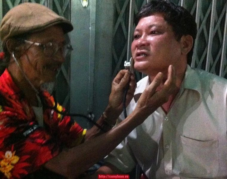 "Dị nhân" Văn Thùy - Hết khâu thơ lại vá răng ảnh 3